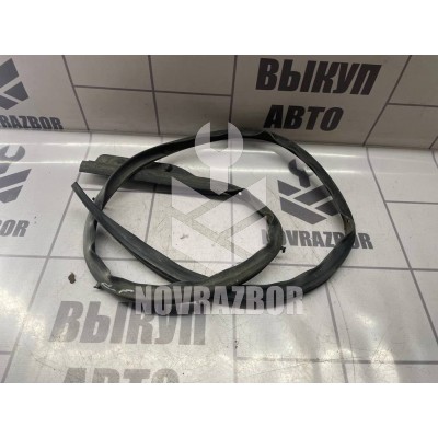 Уплотнитель двери Renault Fluence 10-17