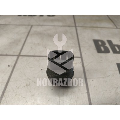 Датчик включения вентилятора VW Passat B3 1988-1993 Датчик включения вентилятора VW Passat B3 1988-1993