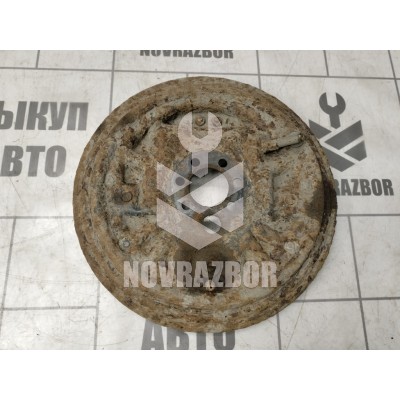 Щит опорный задний правый VW Passat  B3  1988-1993