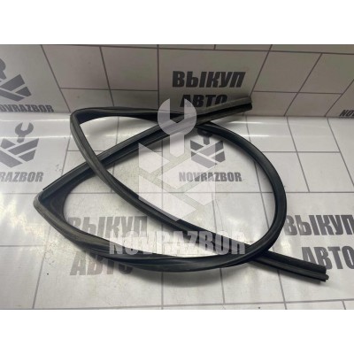 Уплотнитель стекла двери Opel Astra H / Family 2004 >