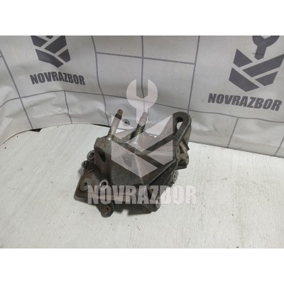 Кронштейн двигателя правый Ford Focus 2 05-08
