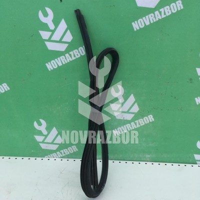 Уплотнитель двери Suzuki Grand Vitara 1998-2005