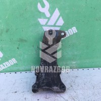 Кронштейн двигателя правый VW Passat  B3  1988-1993