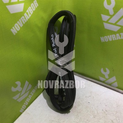 Уплотнитель Fiat Punto 1(176) 93-99