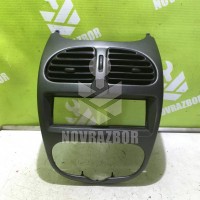 Рамка магнитолы Peugeot 206 98-12