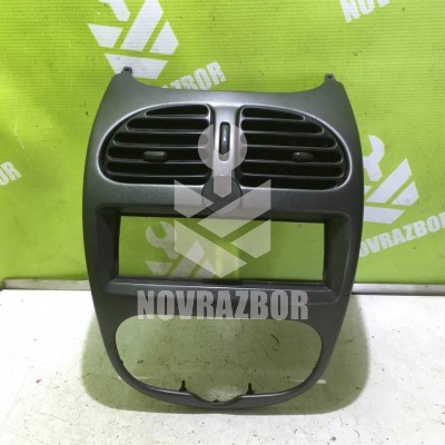 Рамка магнитолы Peugeot 206 98-12